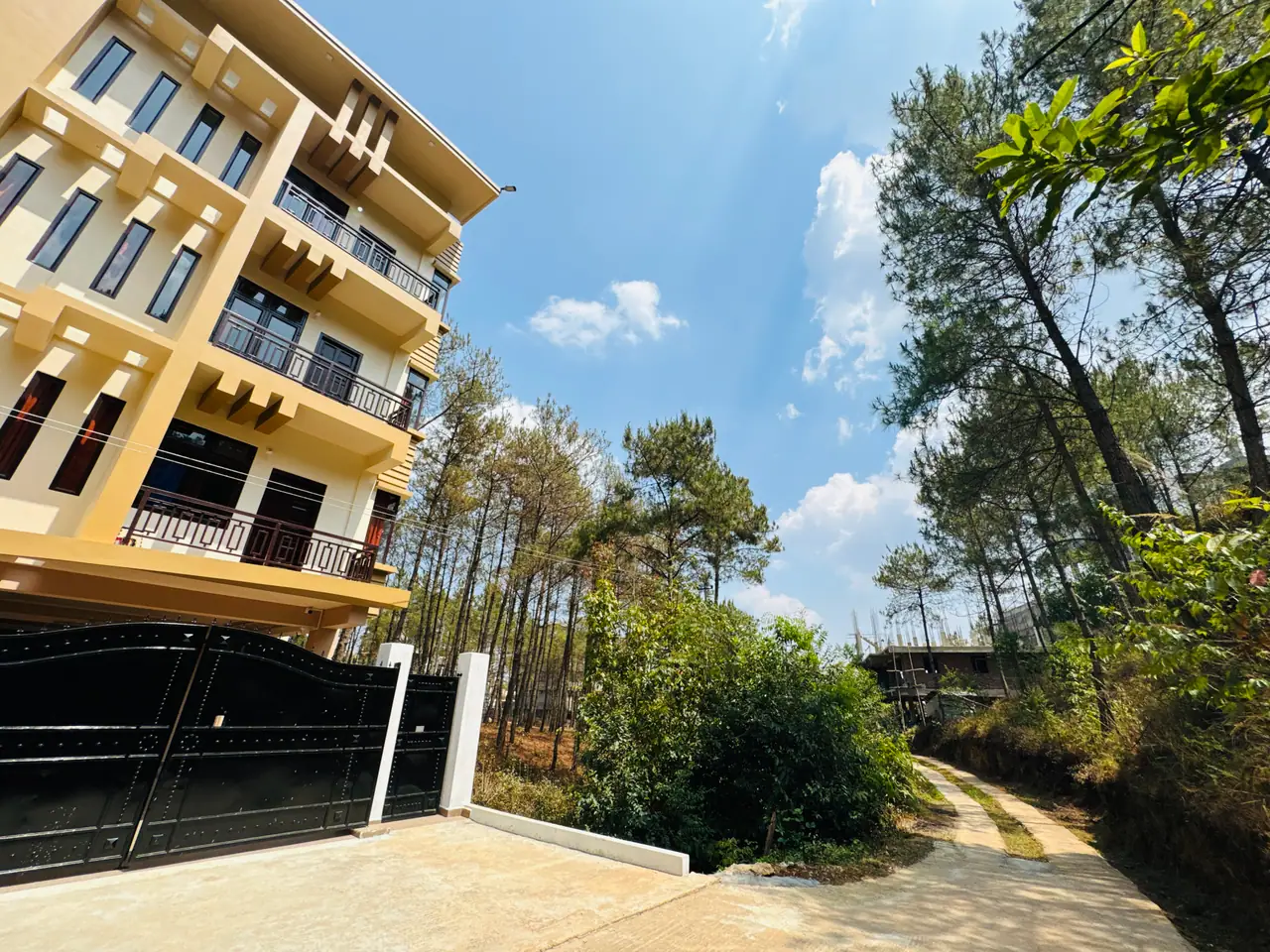 XTSY Travellers Hostel among the pines of New Shillong Township
